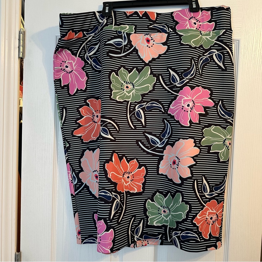 Eloquii Black and White Striped Floral Pencil Skirt
